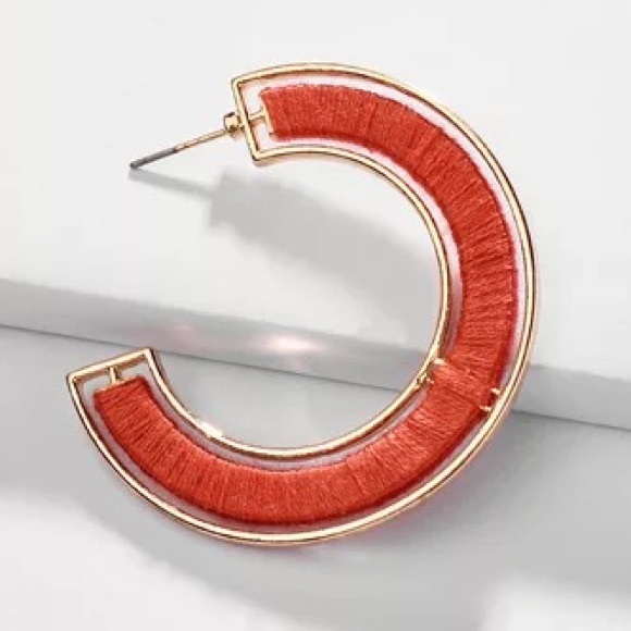 2/$35🖤 Anthropologie Red Embroidered Weave Gold Plated Big C Hoop Earrin… - Picture 5 of 7